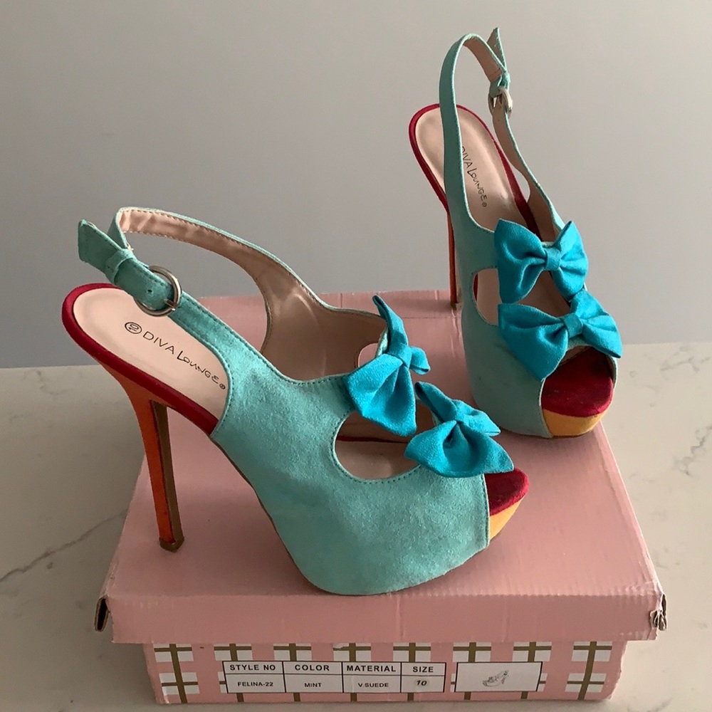 Adorable color block platform heels with bows